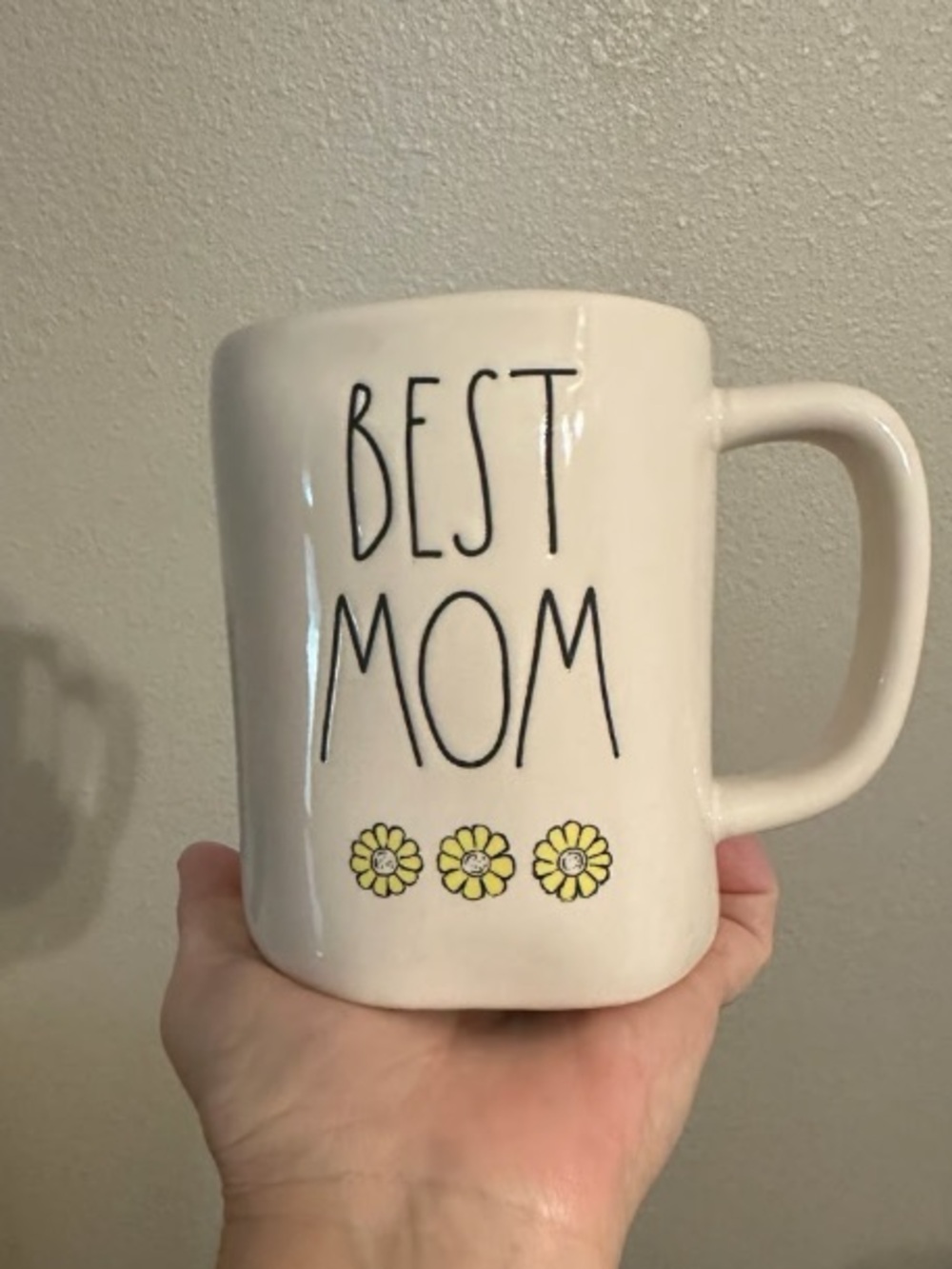 Best Mom White Ceramic Mug with Yellow Daisy Accents